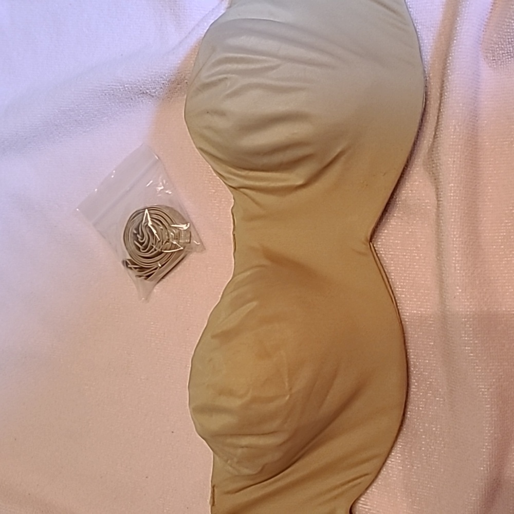 Women's 34DD strapless stay in place Bra